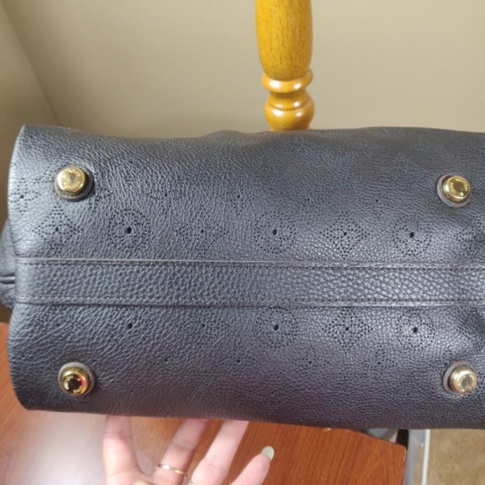 Louis Vuitton Mahina Cirrus Pm Purse Navy Blue - Picture 5 of 14